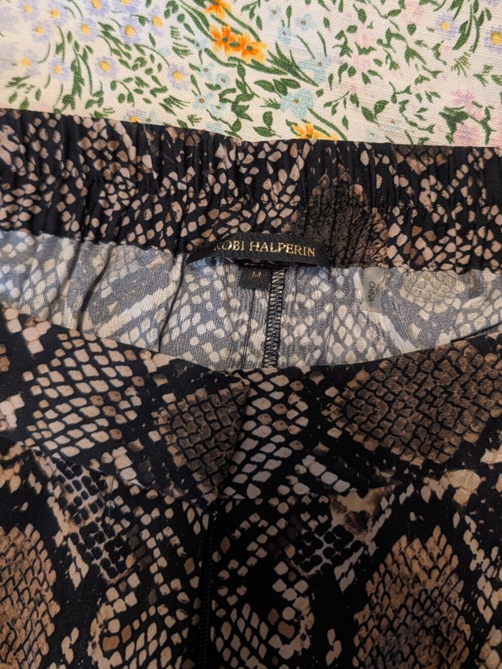 Vivian high rise pleated wide-leg snakeskin-print pant - Picture 4 of 7